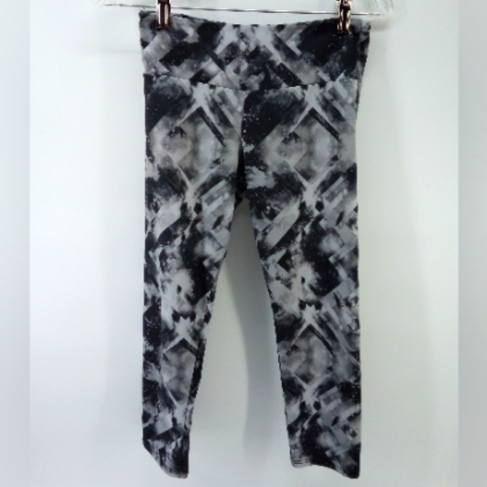 Onzie Marble Watercolor Black White Gray Crop Leggings XS Work Out Gym Running